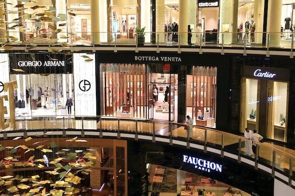 Les marques de luxe préférées des Français en 2023 qui offrent des bijoux avec pierres précieuses indémodables