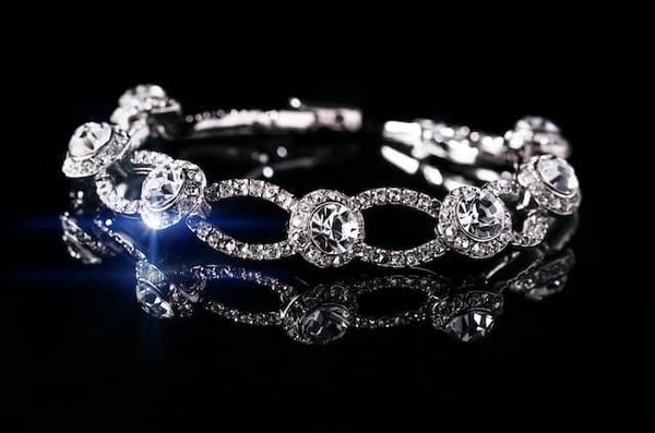 Les pièces vintage avec des pierres précieuses les plus recherchées et rares